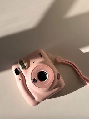 Instax Mini 11 Instant Camera - Pink